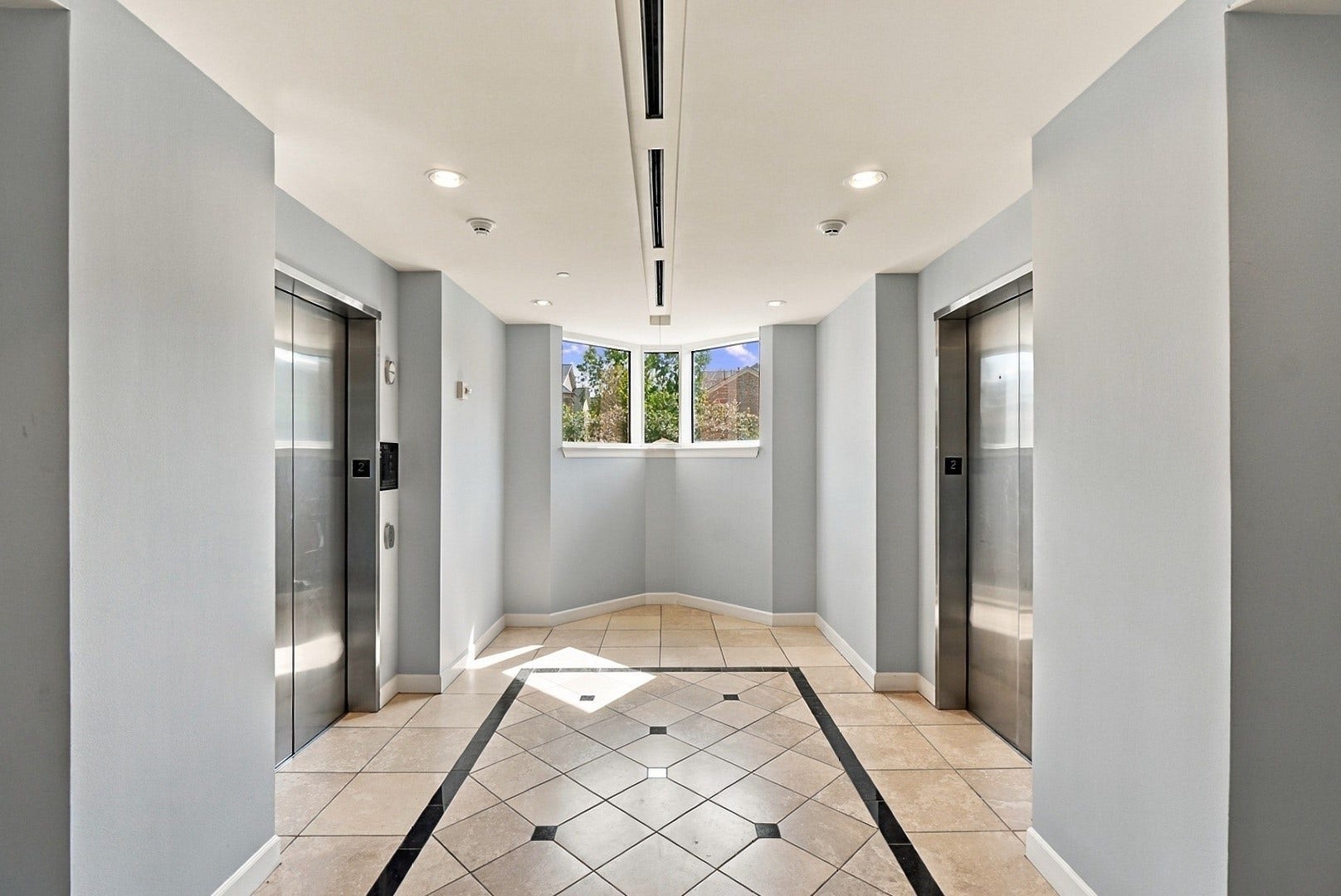 3 Waterway Court, #2D, The Woodlands, TX 77380 Sophisticated elevator lobby featuring polished flooring, clean architectural lines, and refined finishes.
