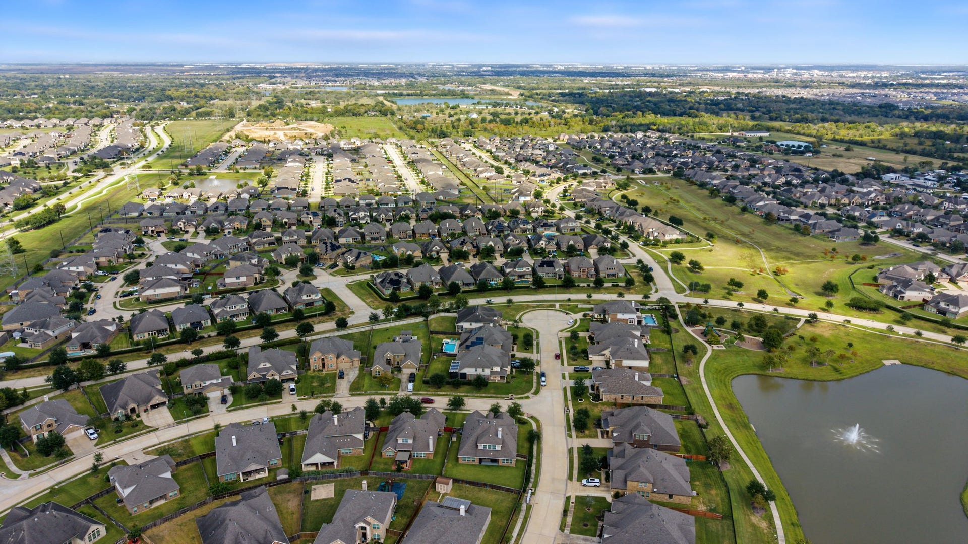 13502 Sorghum Drive, Rosharon, TX 77583