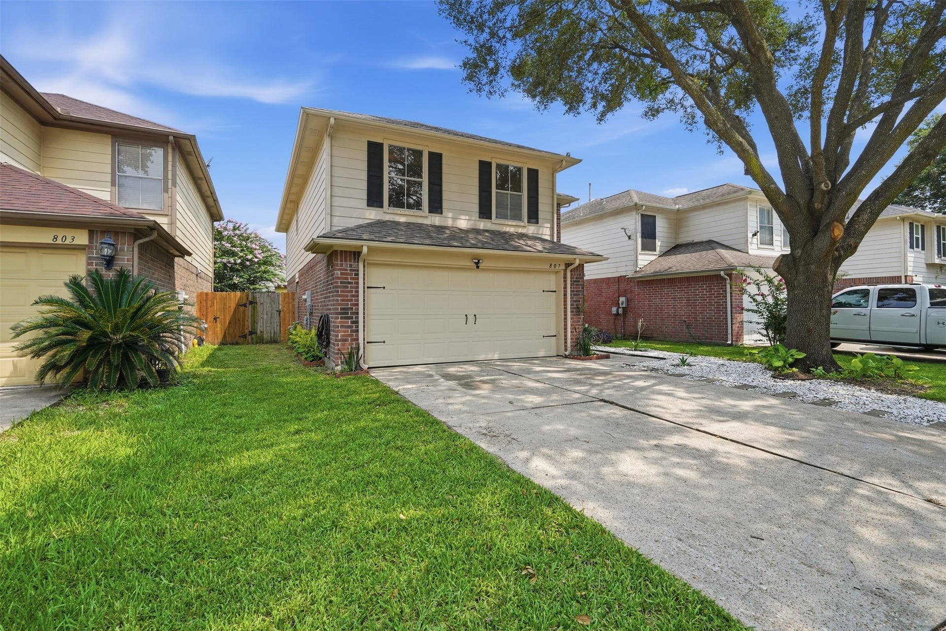 807 Oak West Drive, Houston, TX 77073 807 Oak West Drive, Houston, TX 77073