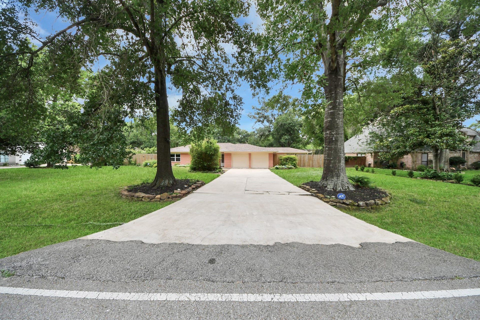 16307 Amcreek Road, Houston, TX 77068 16307 Amcreek Road, Houston, TX 77068