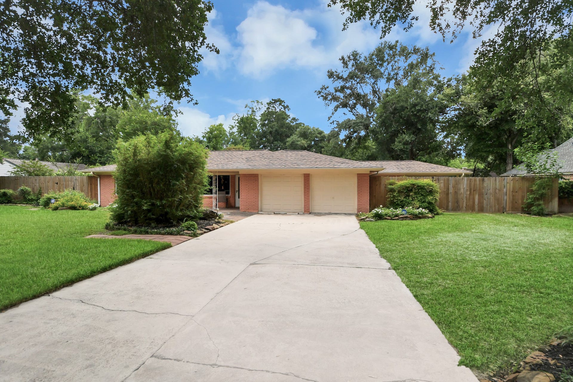 16307 Amcreek Road, Houston, TX 77068 16307 Amcreek Road, Houston, TX 77068