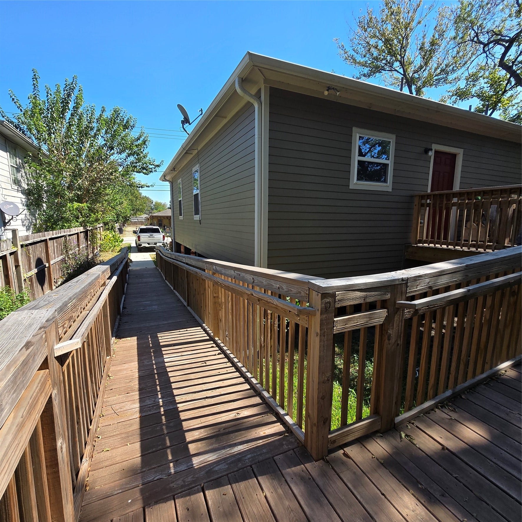 11821 Cardiff Road, Houston, TX 77076 Ramp from the back to the front