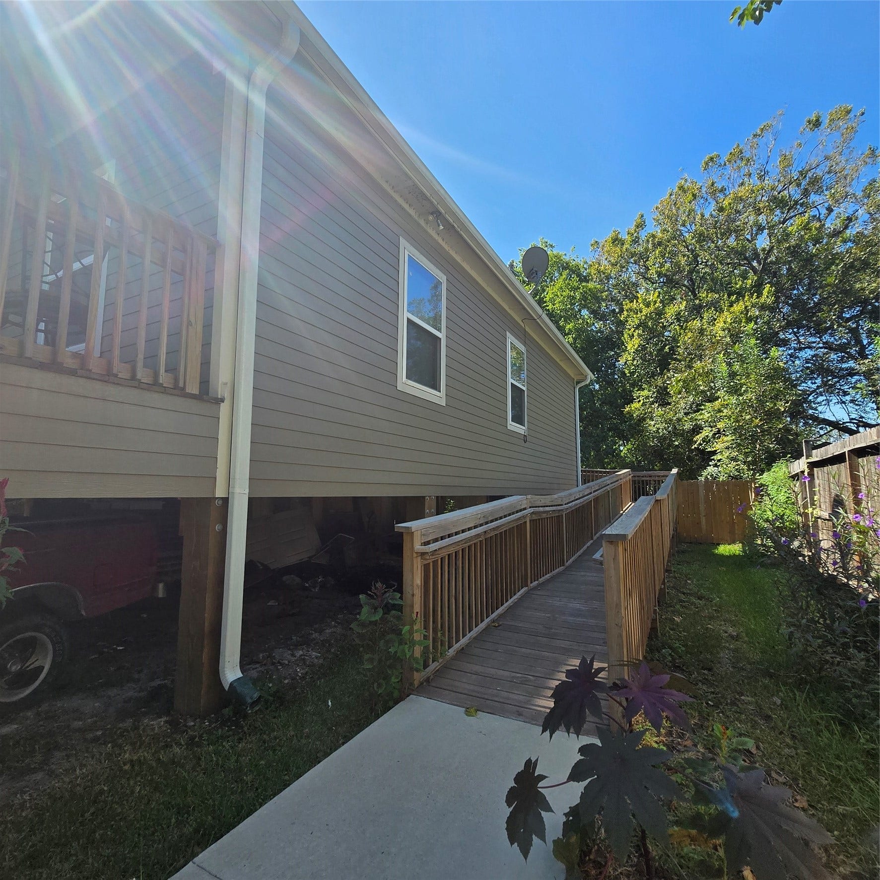 11821 Cardiff Road, Houston, TX 77076 11821 Cardiff Road, Houston, TX 77076
