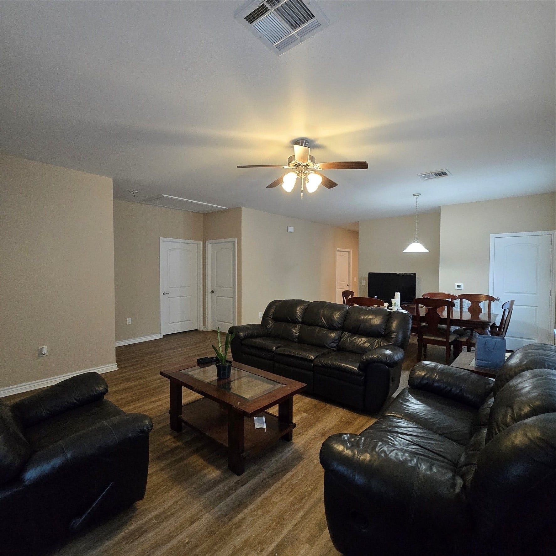 11821 Cardiff Road, Houston, TX 77076 Living room and Dinning