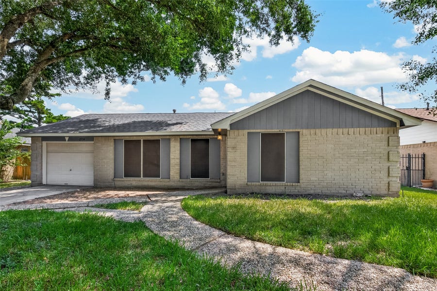 Property photo for 2714 S Brompton Drive, Pearland, TX