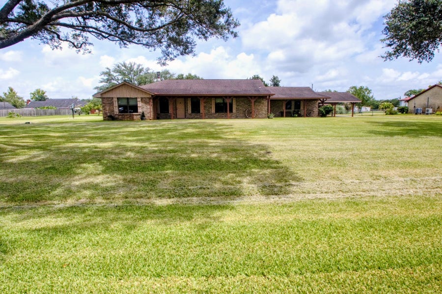 Property photo for 5201 W Zephyr Drive, Alvin, TX