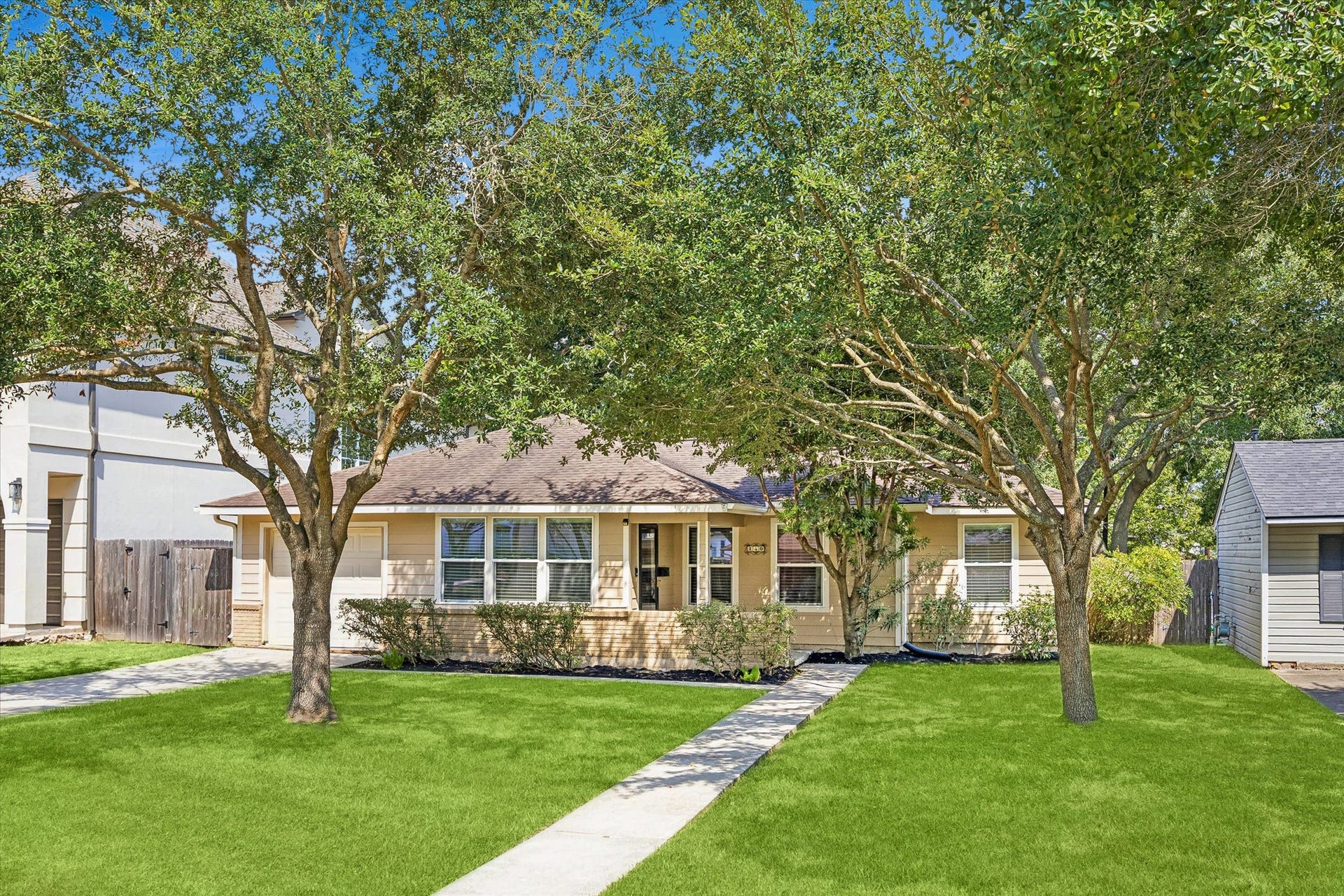 140 Pamellia Drive, Bellaire, TX 77401 City of Bellaire 3 bedroom/1 bath traditional ranch with attached garage. Amazing green space /backs up to Vic Driscoll Park. Wide 7,920 SF lot.
