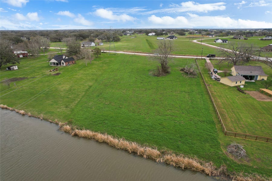 Property photo for 708 Winchester Trail, Angleton, TX