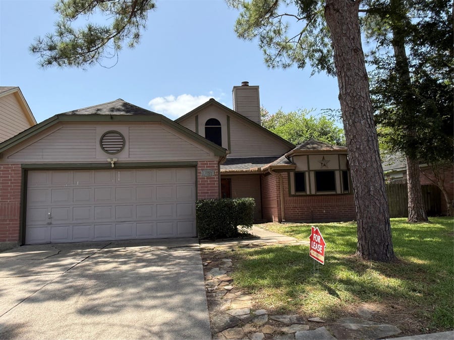 Property photo for 1026 Saint John Drive, Pearland, TX