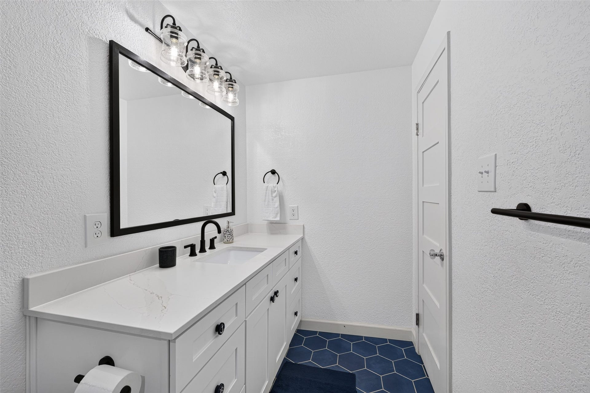 2nd Bathroom