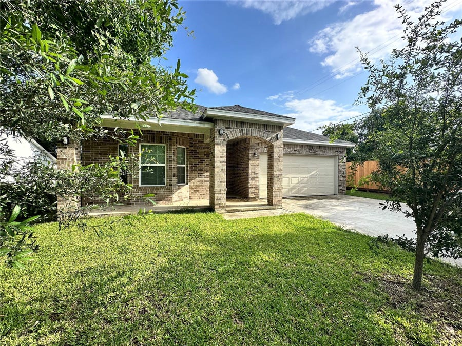 Property photo for 304 Armstrong Street, Houston, TX
