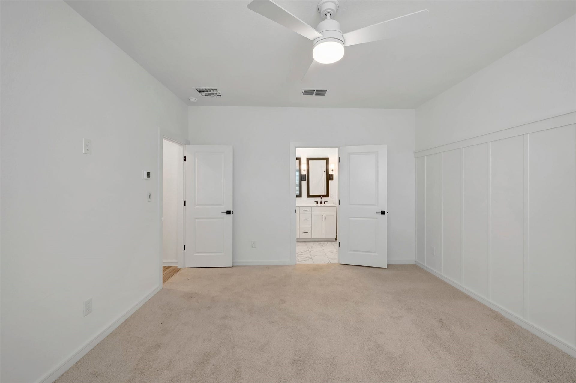 Private primary suite (*Photo not of actual home and used for illustration purposes only.)