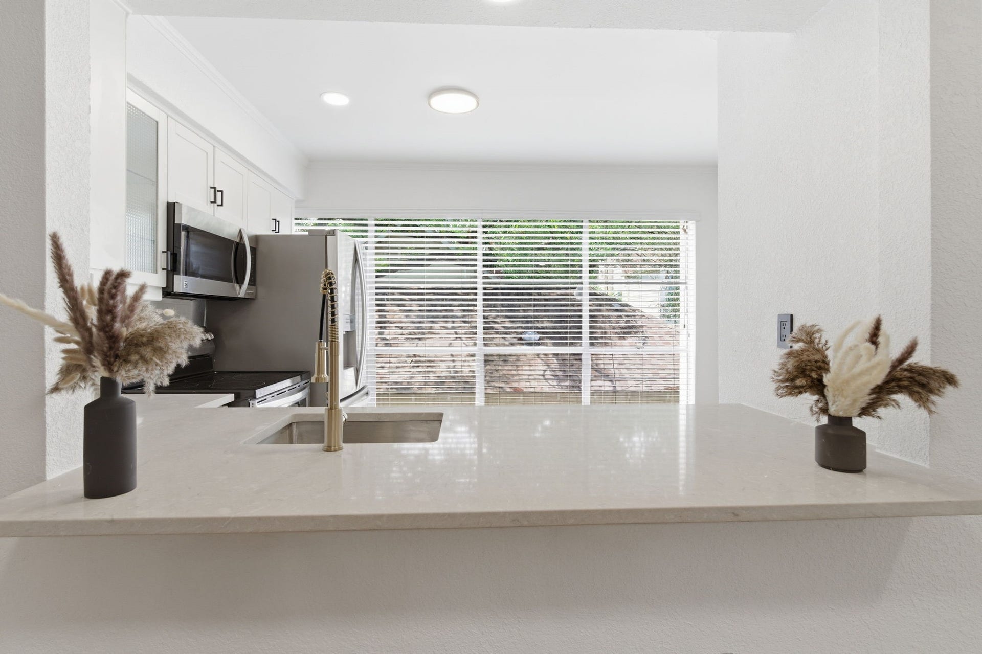 811 Lovett Boulevard, #21, Houston, TX 77006 The kitchen pass through keeps the conversation flowing and provides additional space for serving, seating, or casual meals.