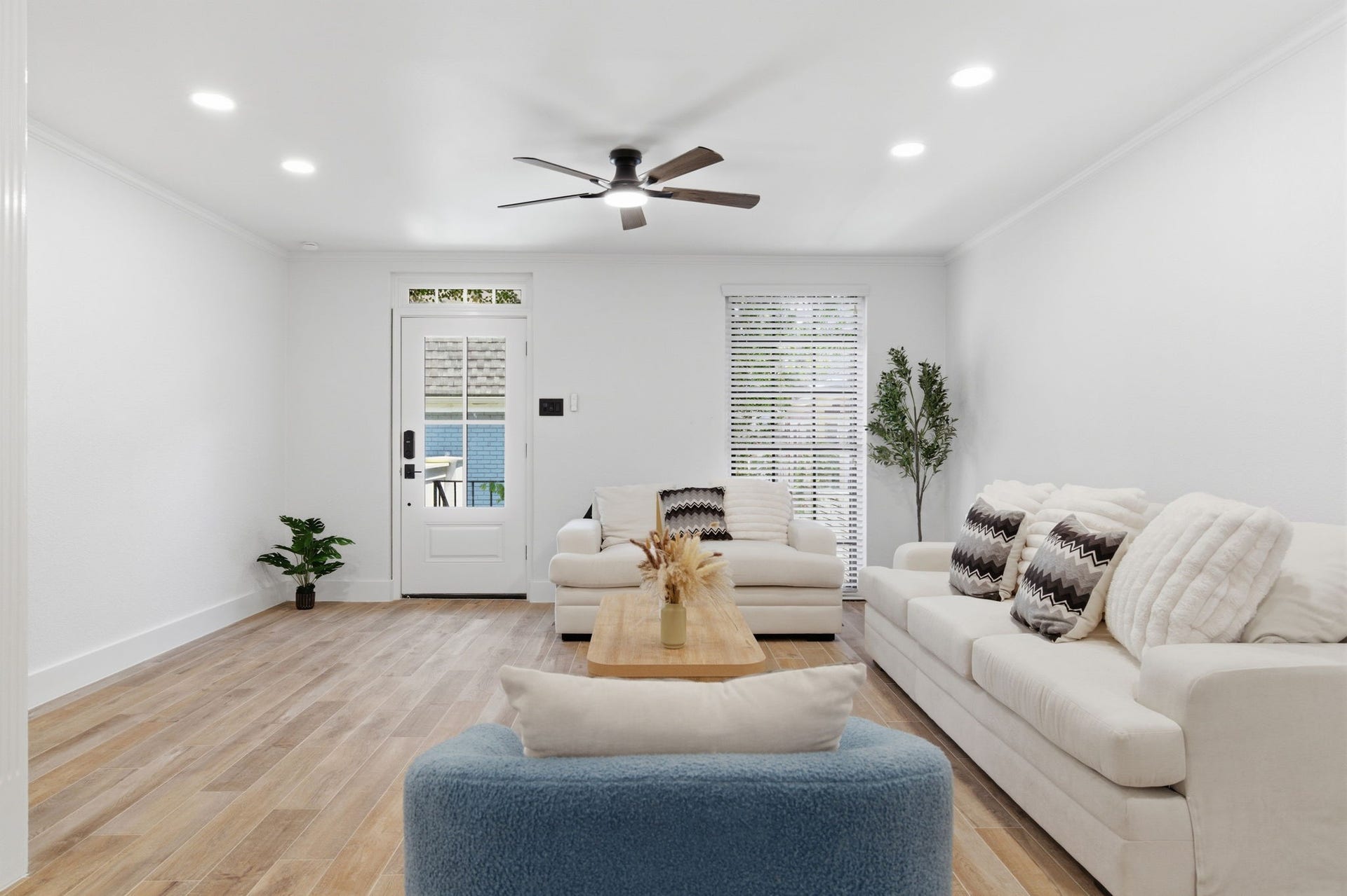 811 Lovett Boulevard, #21, Houston, TX 77006 Natural light enters through the glass paneled front door and nearby window, giving the living room a bright, welcoming feel.