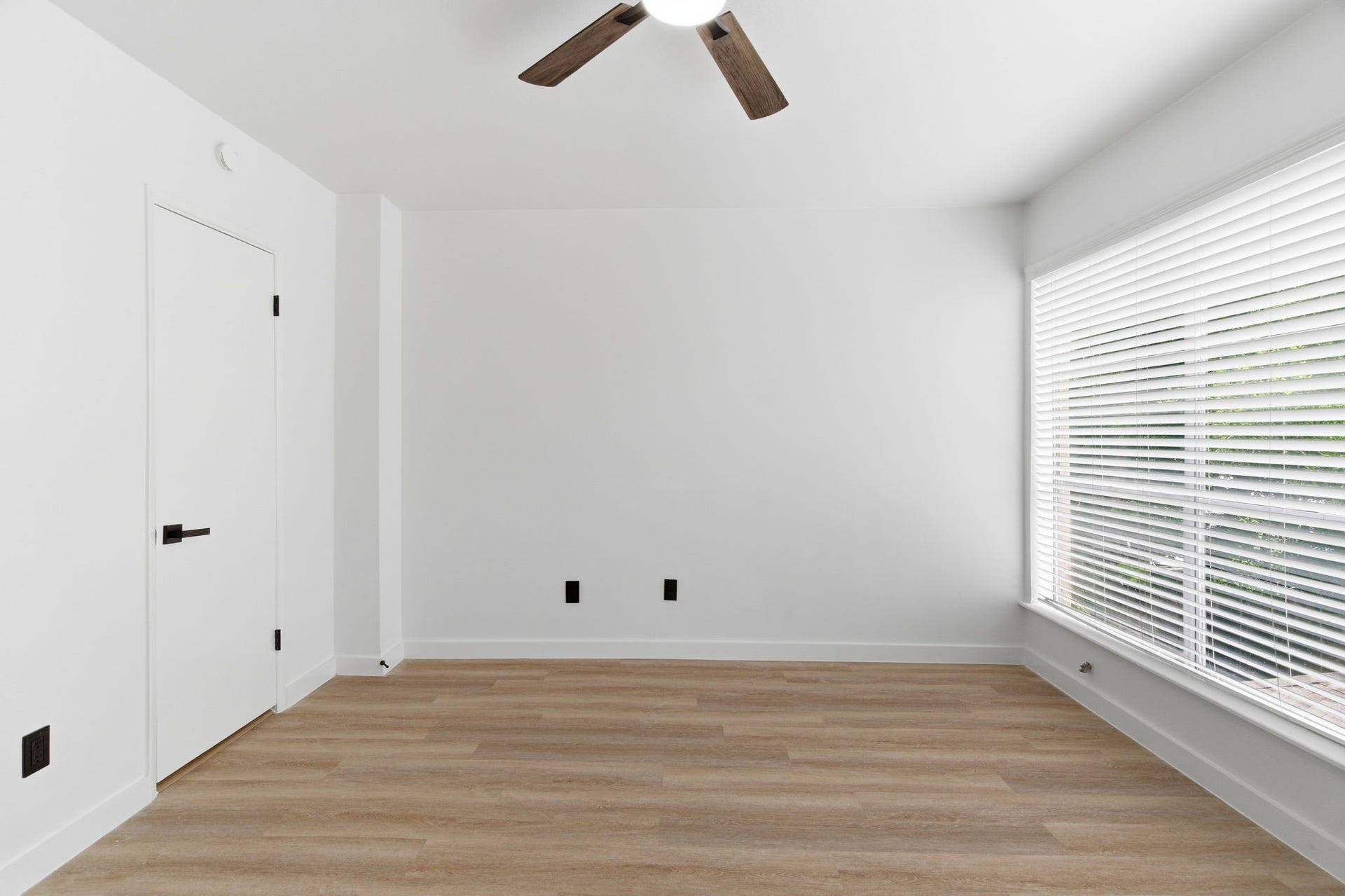 811 Lovett Boulevard, #21, Houston, TX 77006 Another angle shows the secondary bedrooms closet storage, modern ceiling fan, and flexible layout.