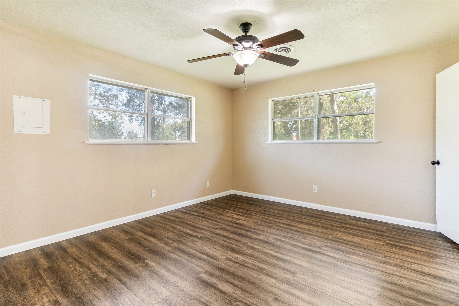 404 S 14th Street, West Columbia, TX 77486 Primary bedroom (12x13) features corner windows that bring in natural light and front-yard views, with vinyl plank flooring for easy upkeep. NO carpet!!
