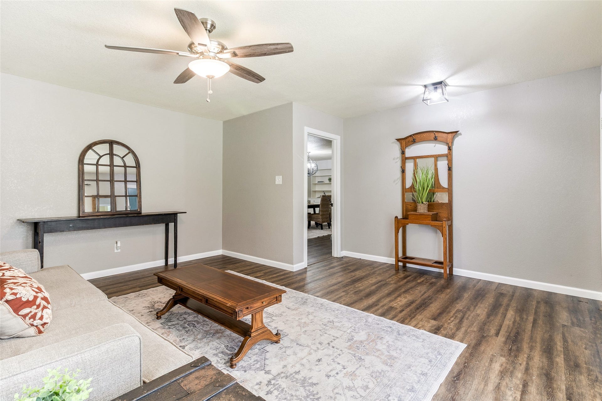 404 S 14th Street, West Columbia, TX 77486 This flex space (13x16) gives you options for a home office, playroom or second sitting area, with room to arrange furniture around your needs.