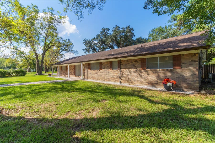 Property photo for 404 S 14th Street, West Columbia, TX