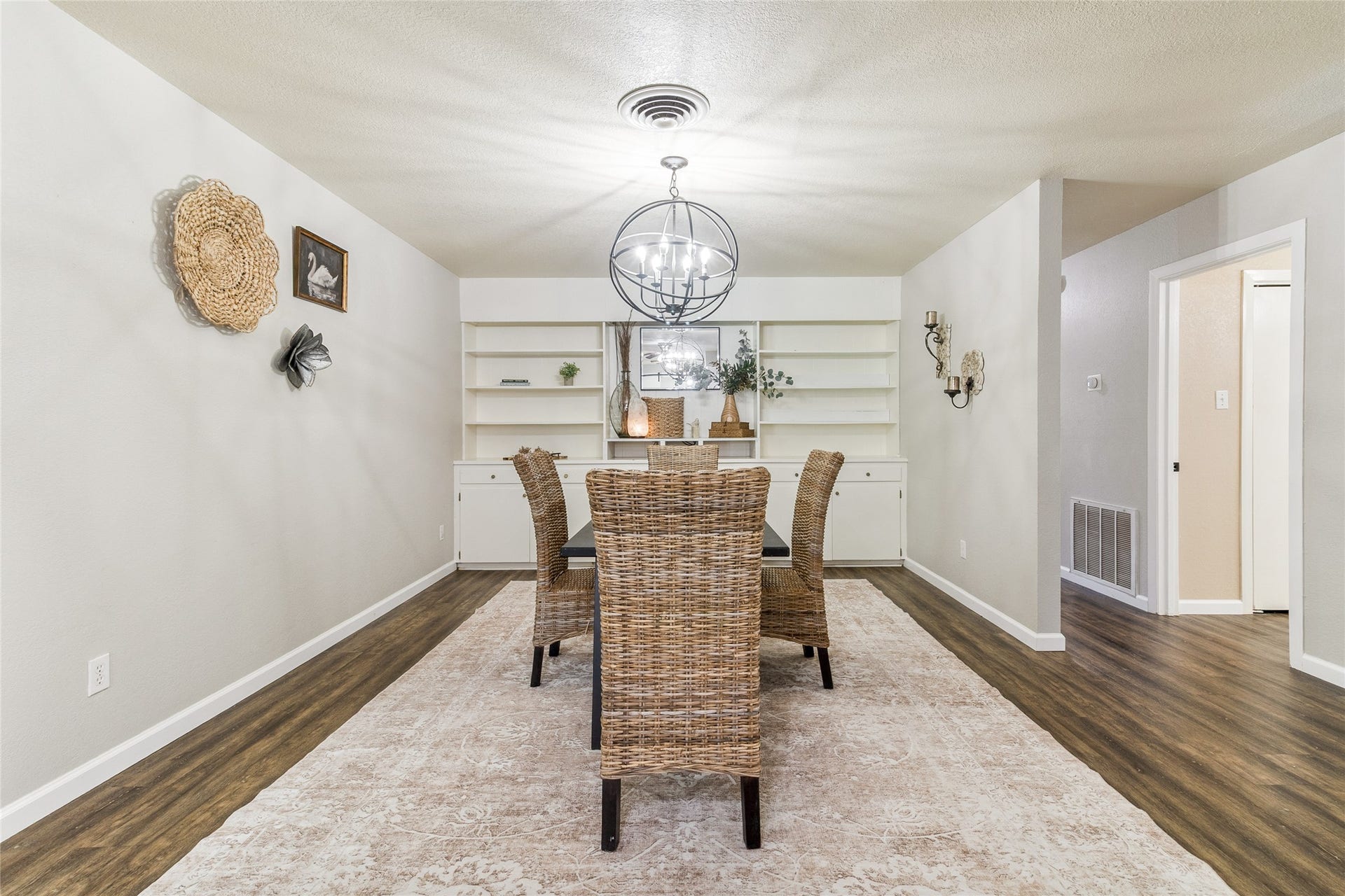 404 S 14th Street, West Columbia, TX 77486 Dedicated dining space with built-in cabinetry and display shelves provides a setting for shared meals and holiday hosting while showcasing your meaningful keepsakes.