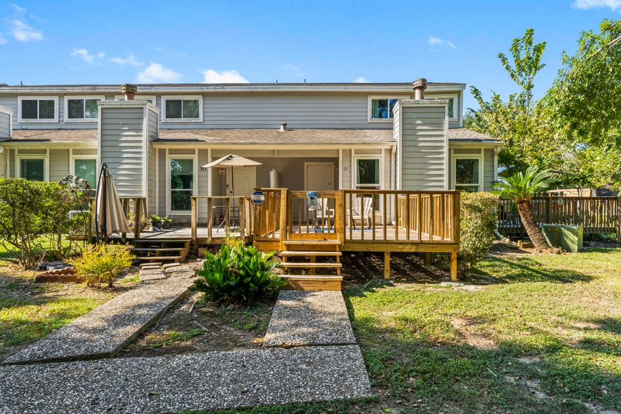 Property photo for 71 Hideaway Drive, Friendswood, TX