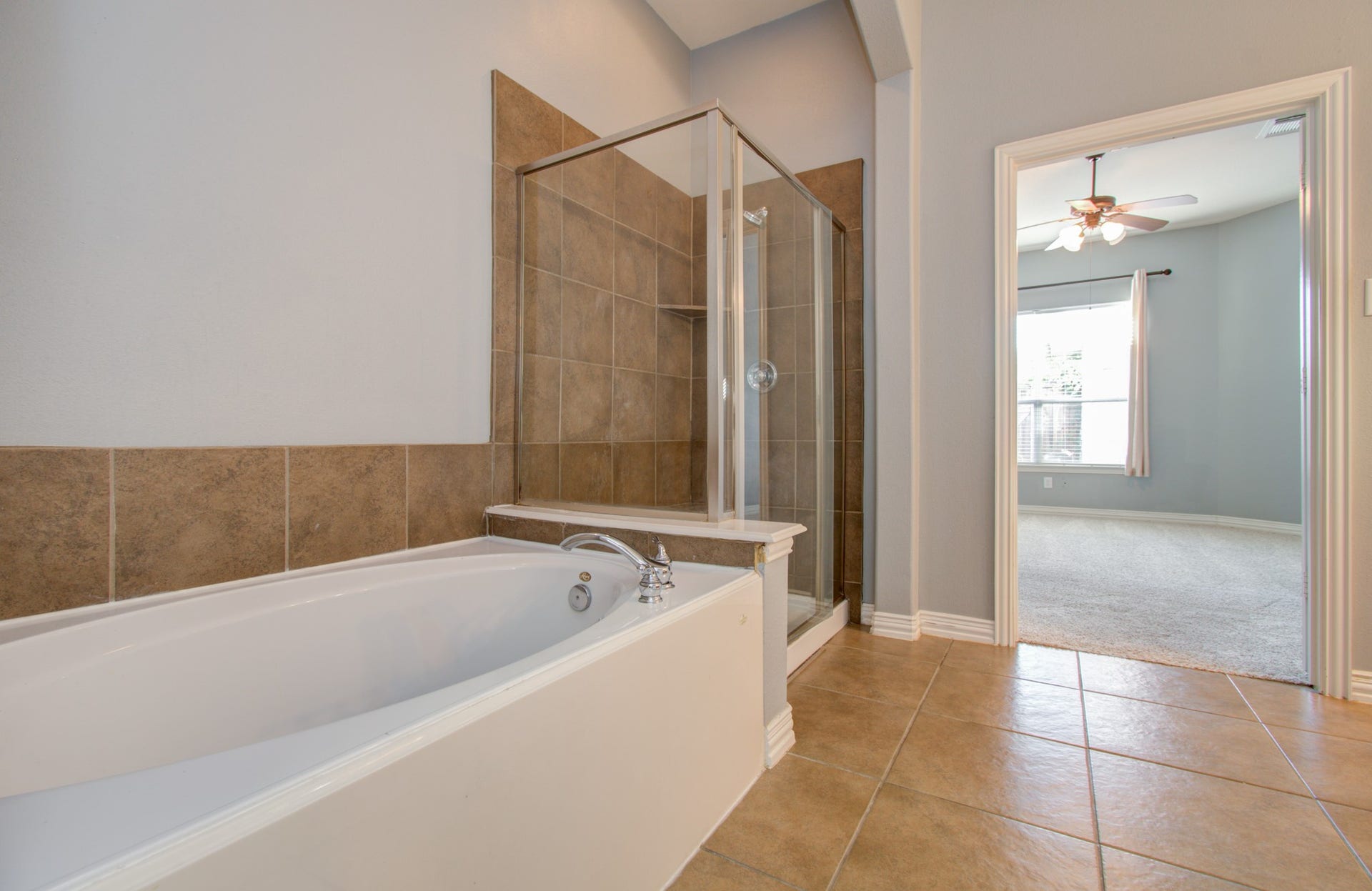 9106 Sunlight Oak Lane, Houston, TX 77070 9106 Sunlight Oak Lane, Houston, TX 77070