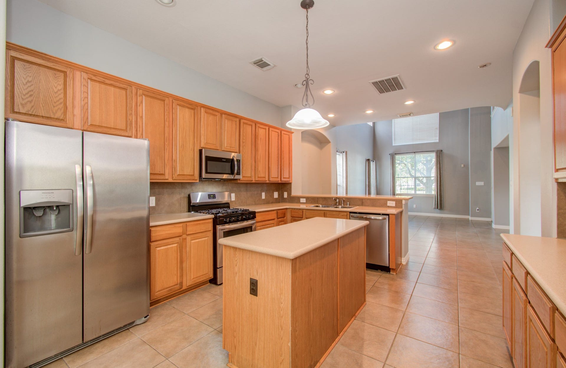 9106 Sunlight Oak Lane, Houston, TX 77070 9106 Sunlight Oak Lane, Houston, TX 77070