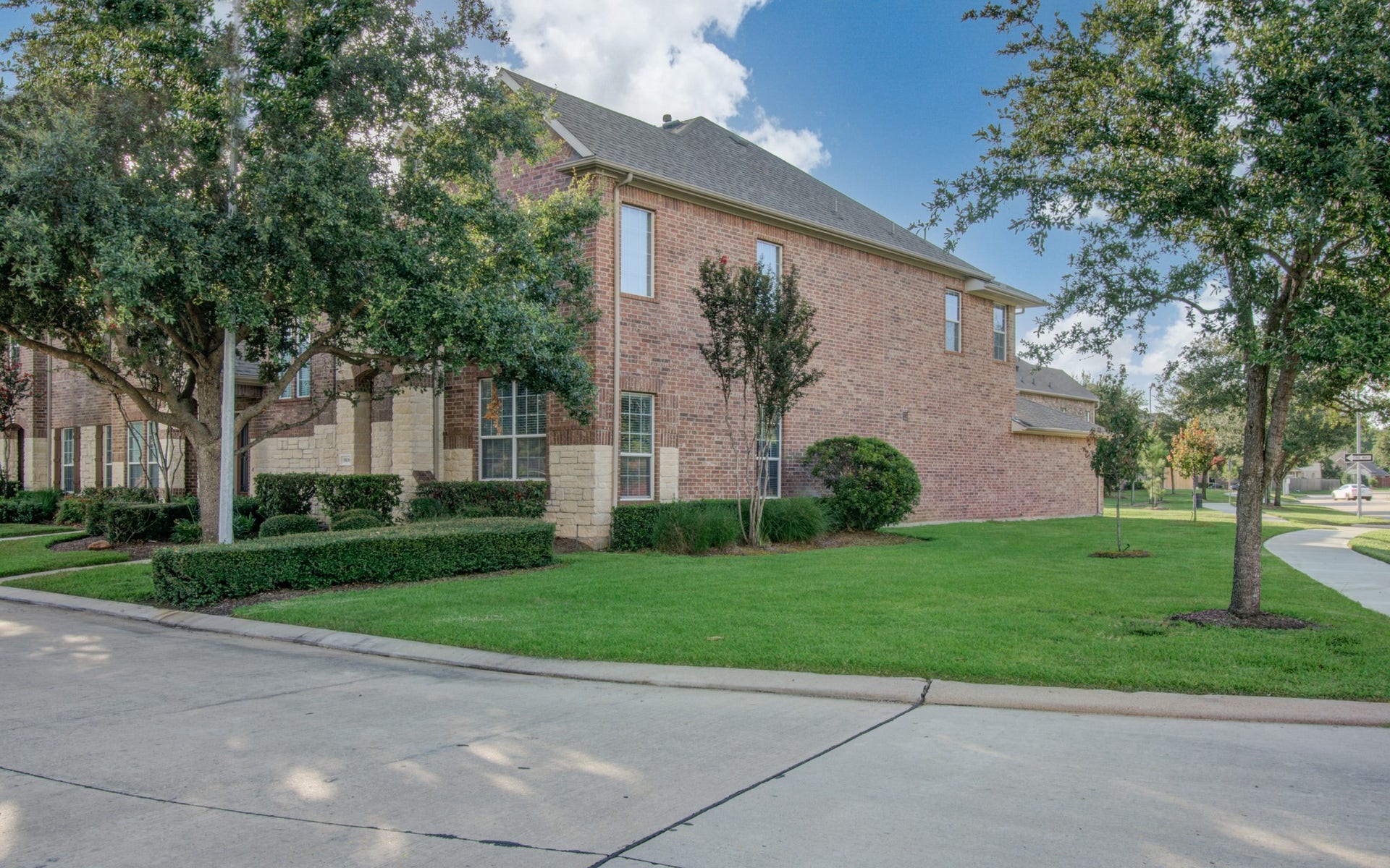 9106 Sunlight Oak Lane, Houston, TX 77070 9106 Sunlight Oak Lane, Houston, TX 77070