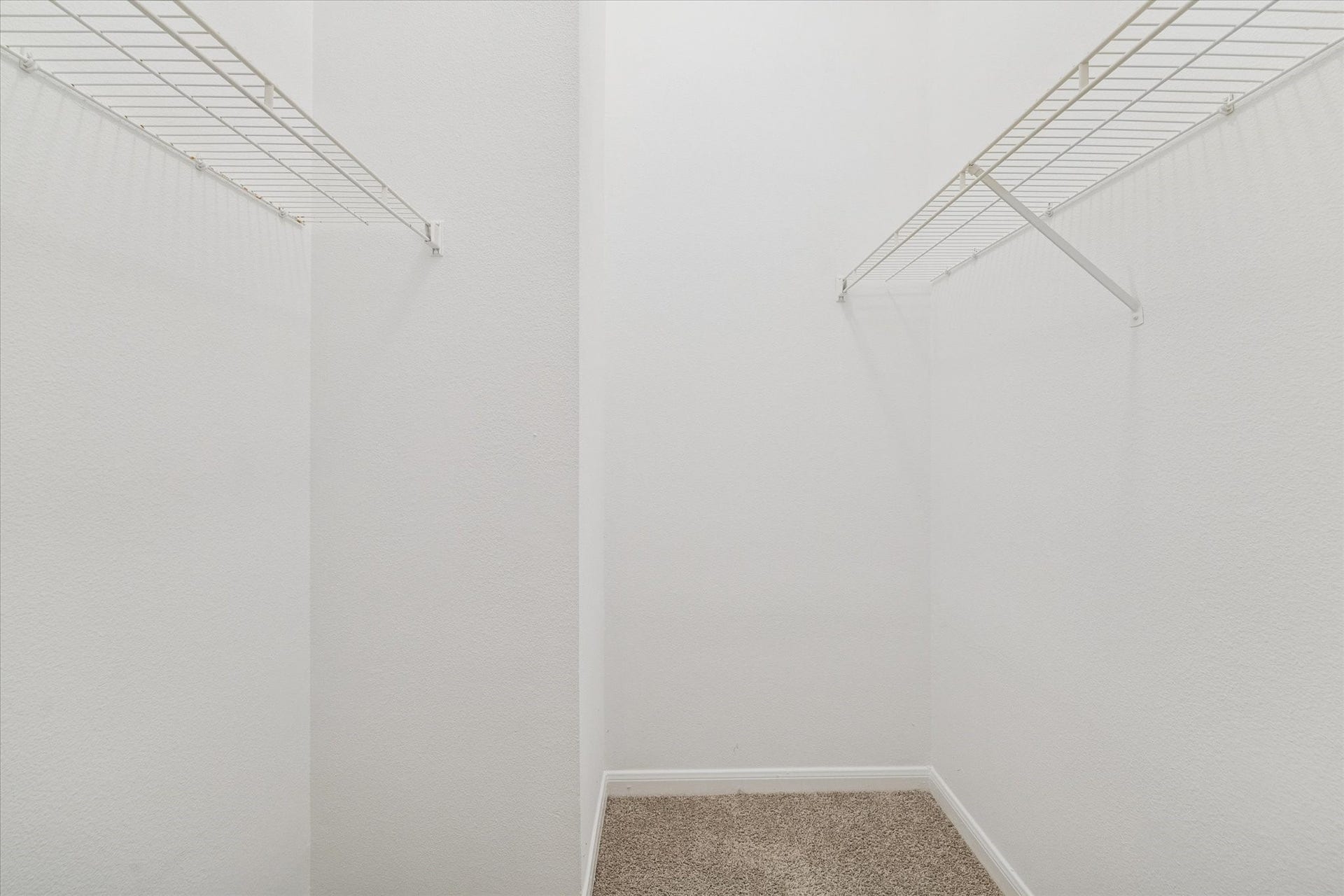 2nd bedroom also comes with a walk-in closet (no carpert).