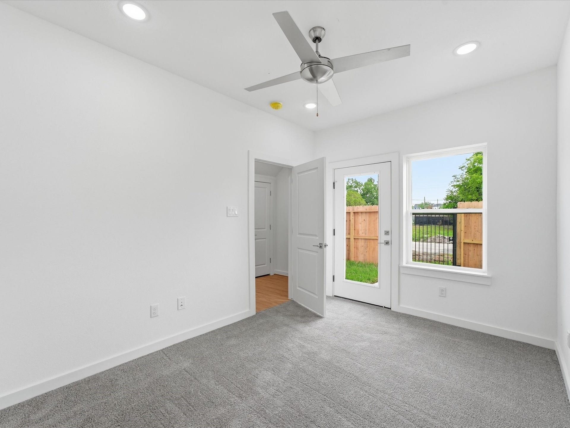 7453 LaSalette Street, Houston, TX 77021 7453 LaSalette Street, Houston, TX 77021