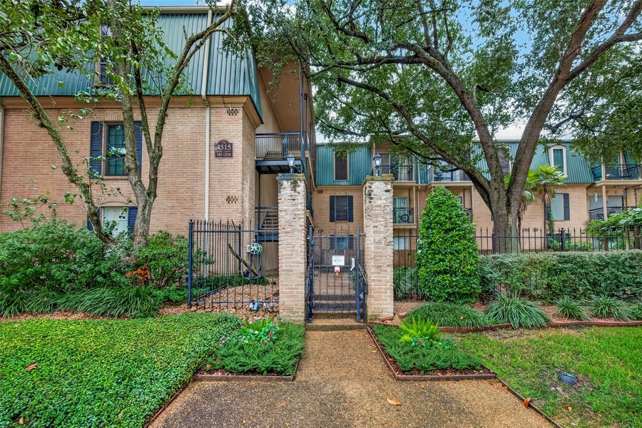Property photo for 4515 Briar Hollow Place, #309, Houston, TX