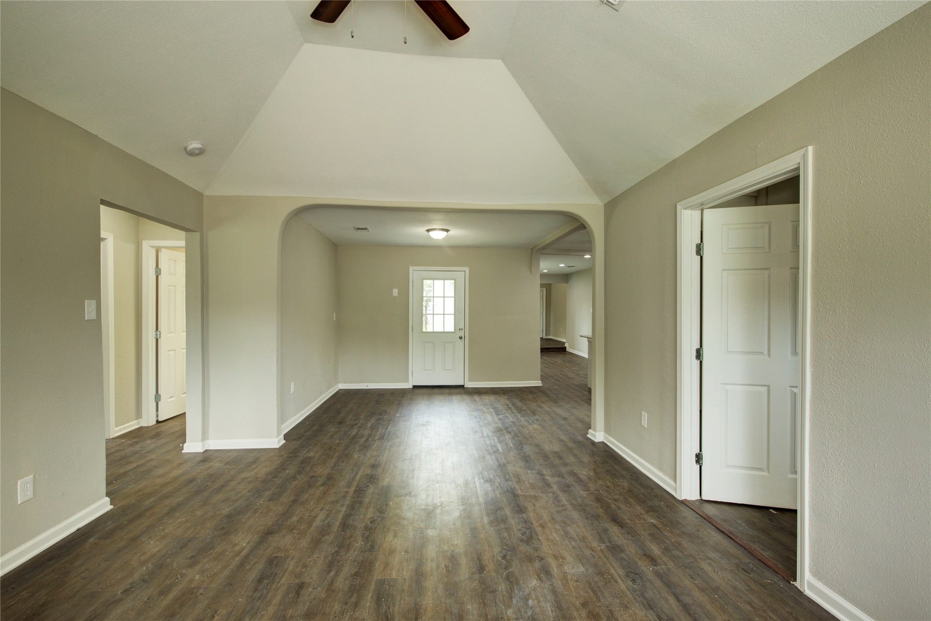 5406 Bataan Road, Houston, TX 77033 Living room