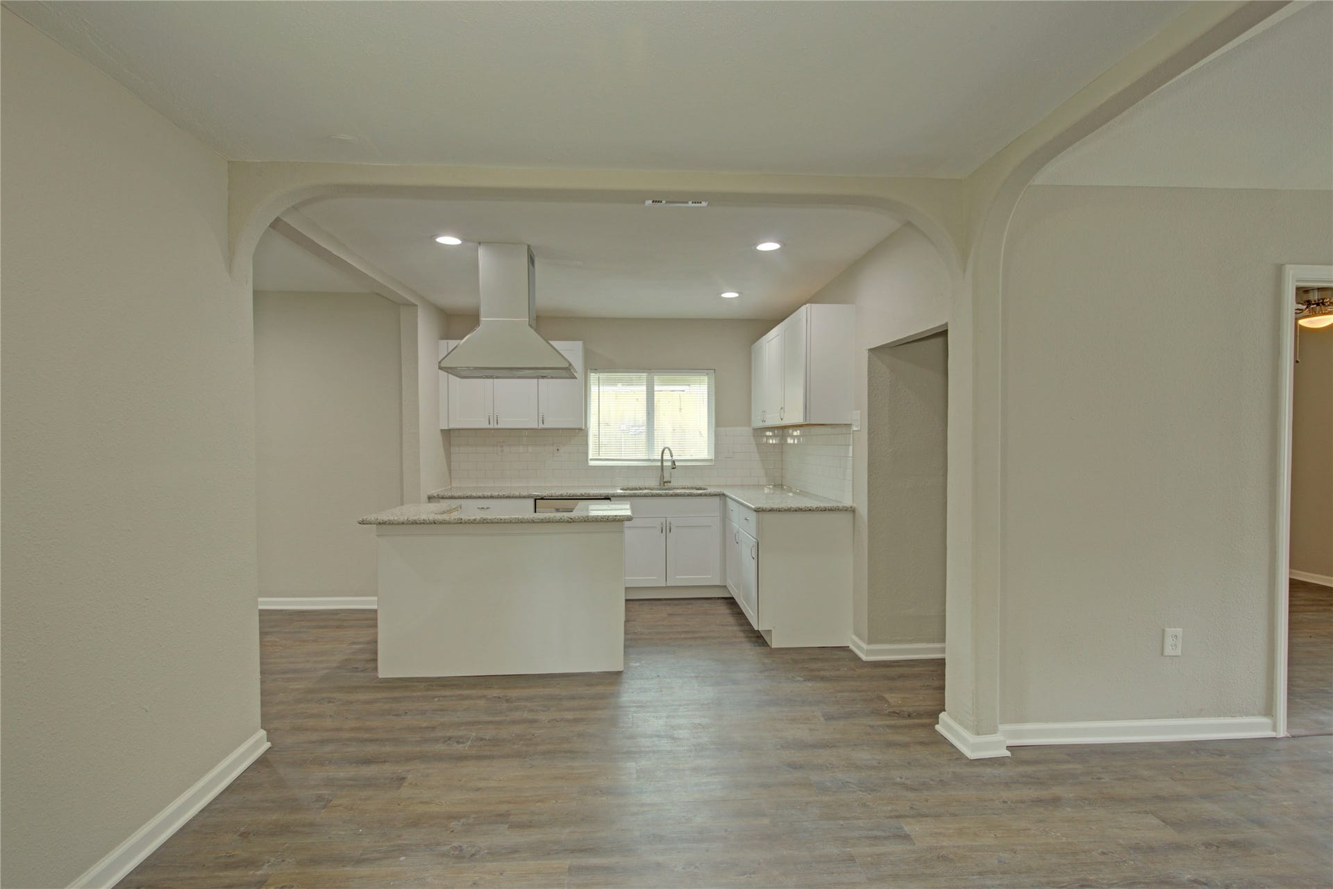 5406 Bataan Road, Houston, TX 77033 5406 Bataan Road, Houston, TX 77033