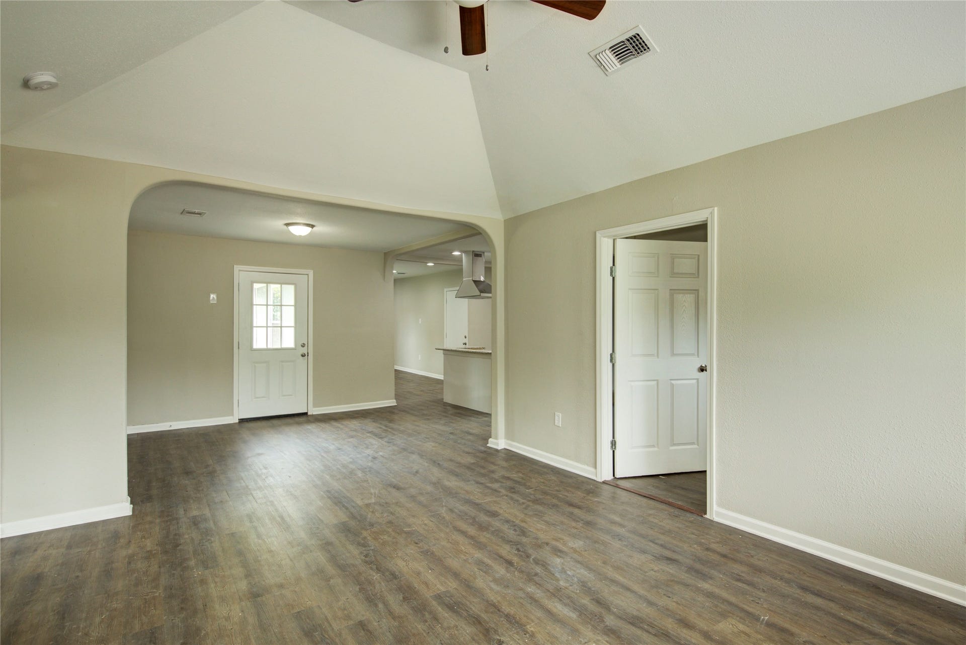 5406 Bataan Road, Houston, TX 77033 Living Room