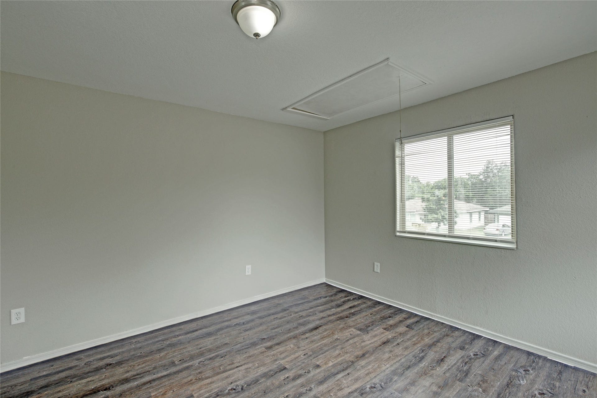 5406 Bataan Road, Houston, TX 77033 Upstairs bonus room