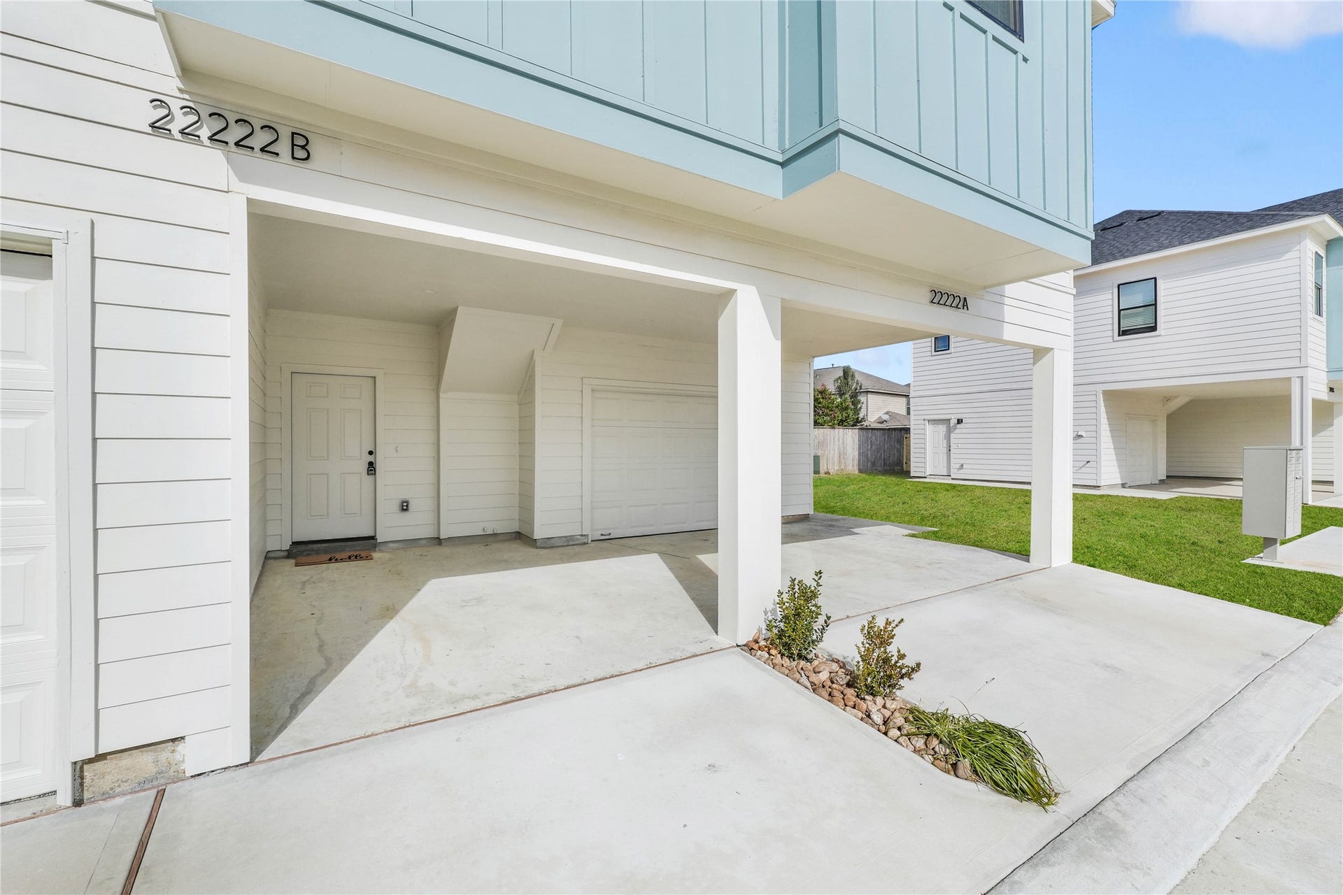 4602 Indie Heights Lane, #A-B, Houston, TX 77018 Photos are representation of a similar property in another location by the same builder.