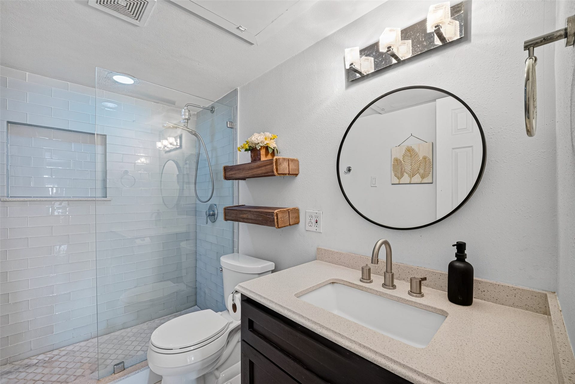 3131 Southwest Freeway, #A12, Houston, TX 77098 3131 Southwest Freeway, #A12, Houston, TX 77098