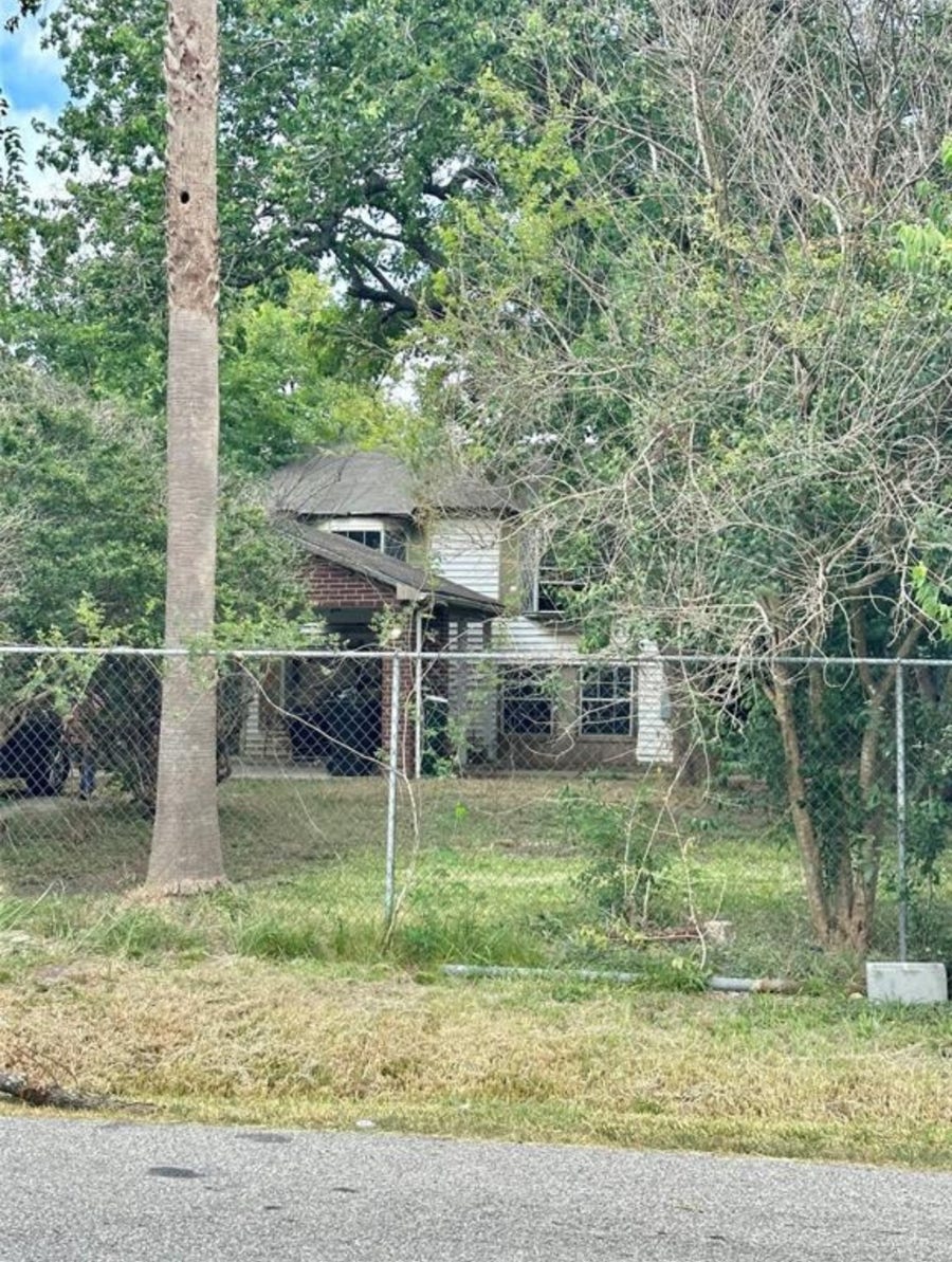 Property photo for 7215 Victoria St Street, Houston, TX