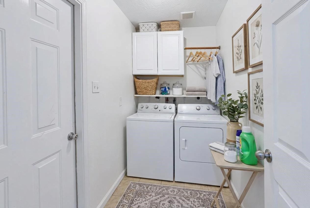 6528 Utah Street, Houston, TX 77091 Charming laundry room offering functionality and style.