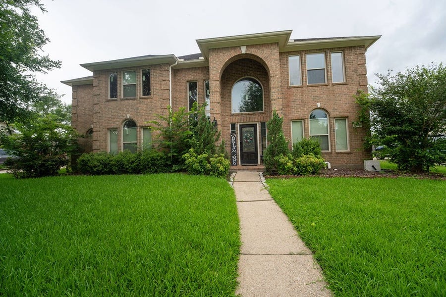 Property photo for 2006 Pebble Lane, Friendswood, TX
