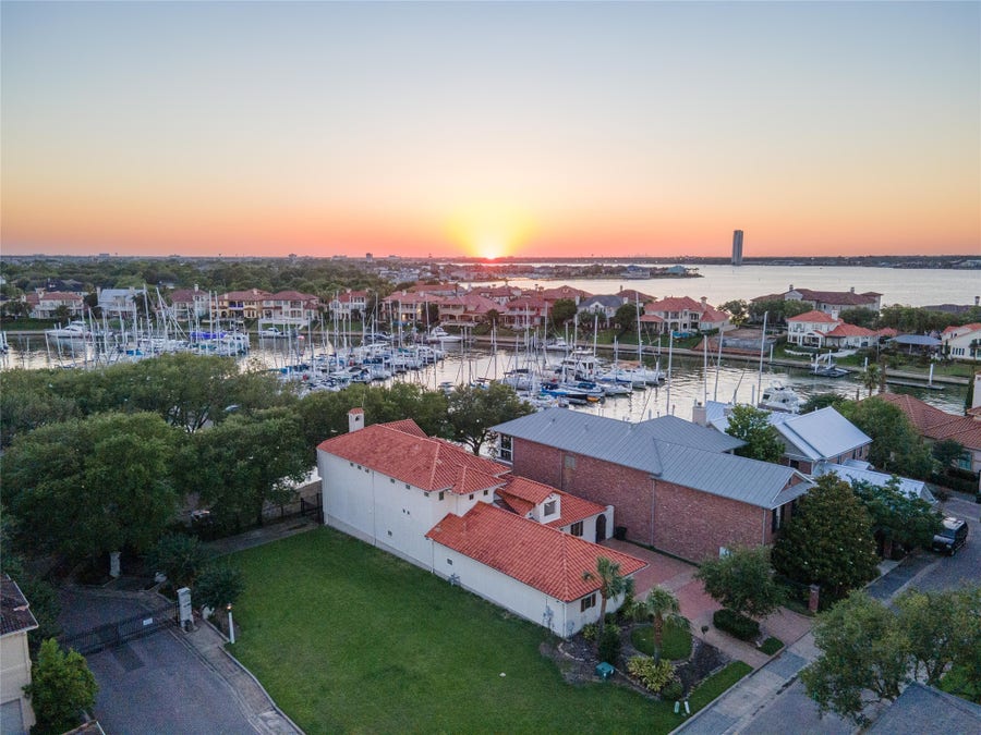 Property photo for 19 Mariners Lane, Kemah, TX