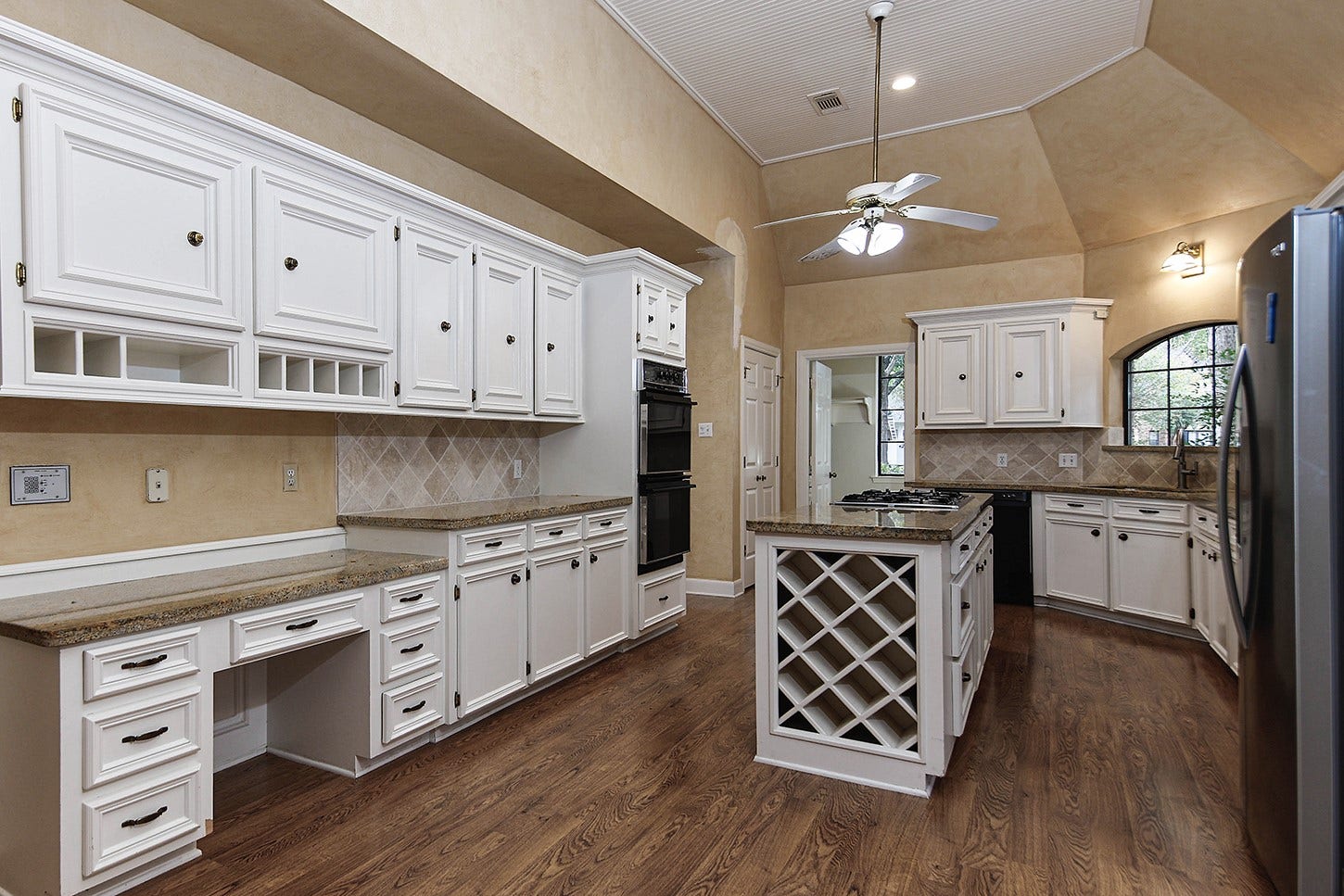 27 Firefall Court, The Woodlands, TX 77380 27 Firefall Court, The Woodlands, TX 77380