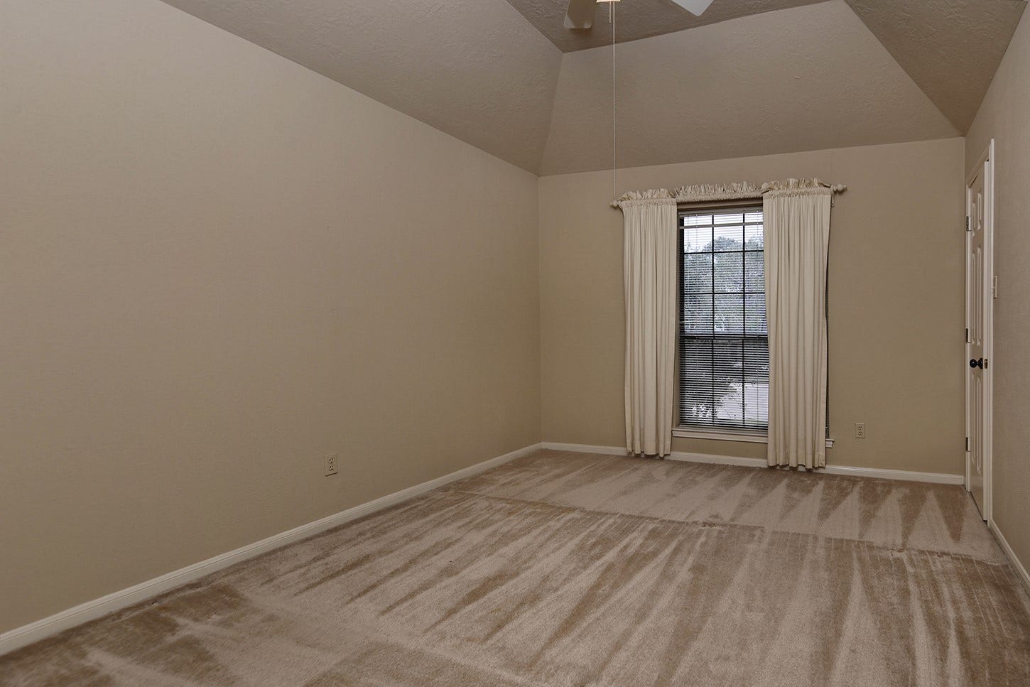 27 Firefall Court, The Woodlands, TX 77380 27 Firefall Court, The Woodlands, TX 77380