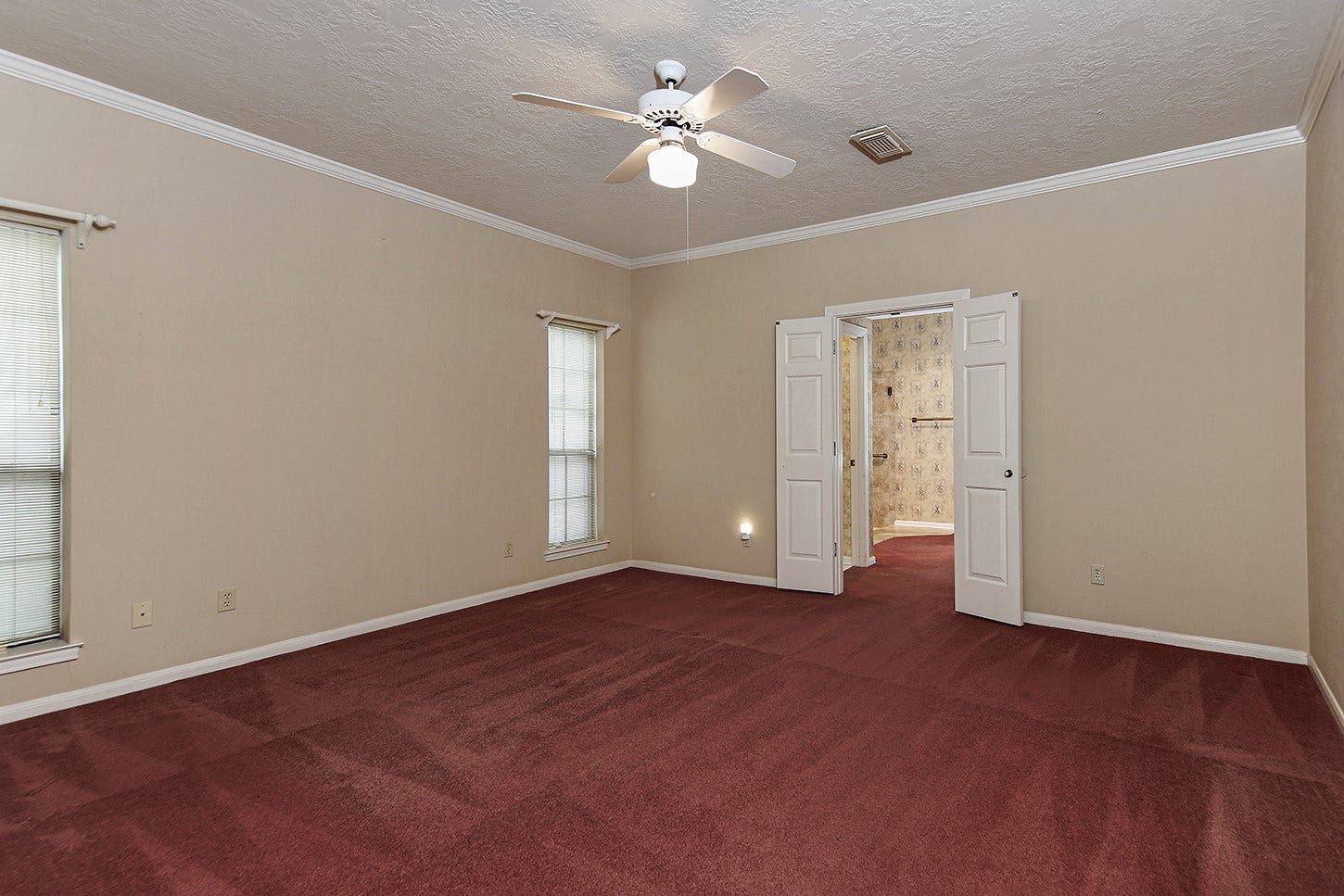 27 Firefall Court, The Woodlands, TX 77380 27 Firefall Court, The Woodlands, TX 77380