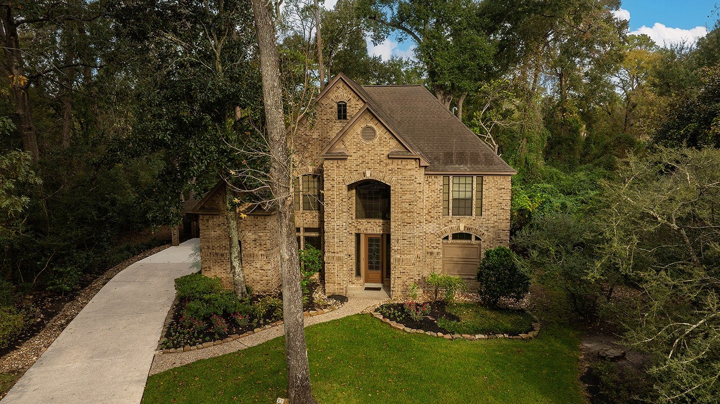 27 Firefall Court, The Woodlands, TX 77380 27 Firefall Court, The Woodlands, TX 77380