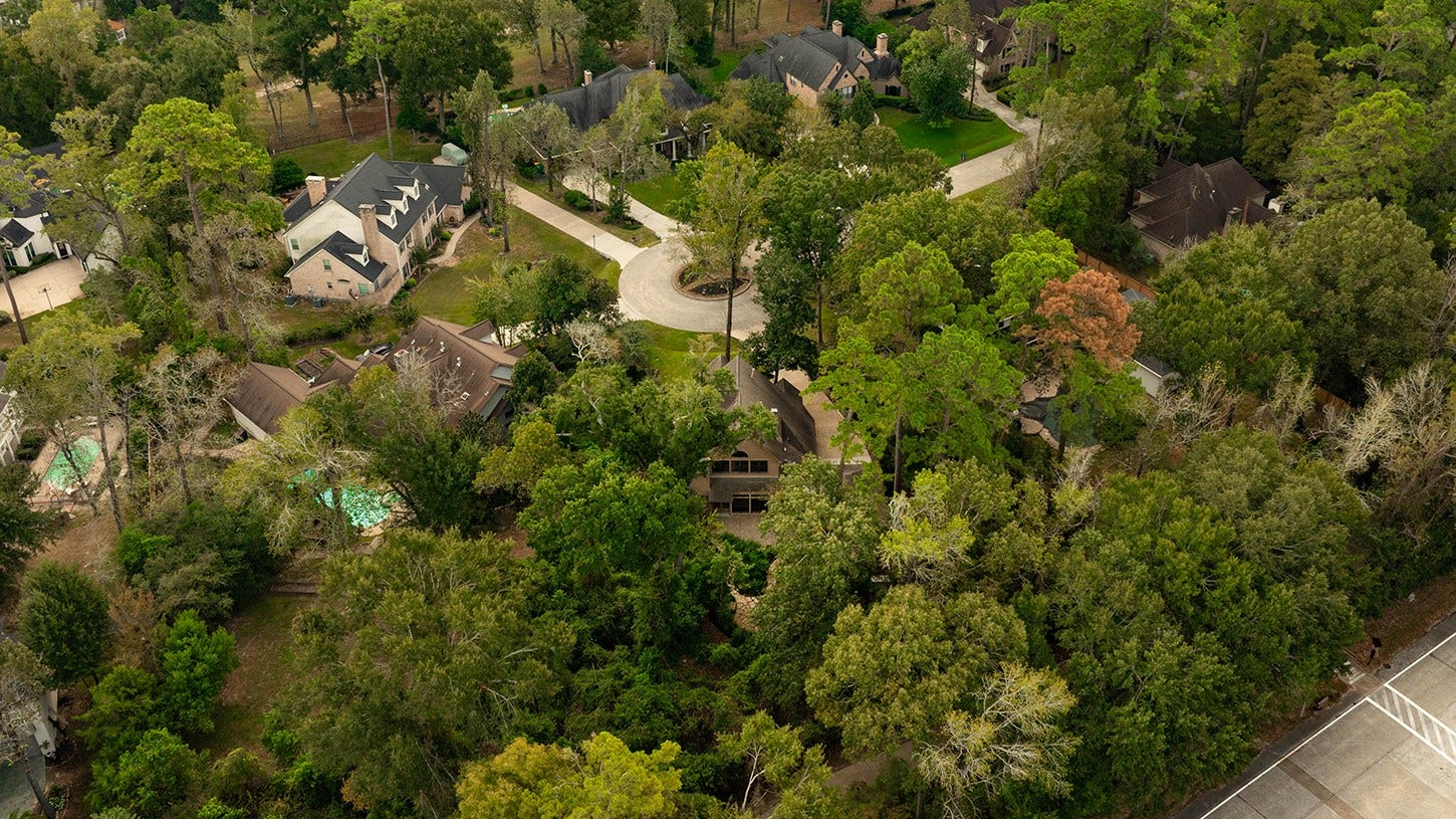 27 Firefall Court, The Woodlands, TX 77380 27 Firefall Court, The Woodlands, TX 77380