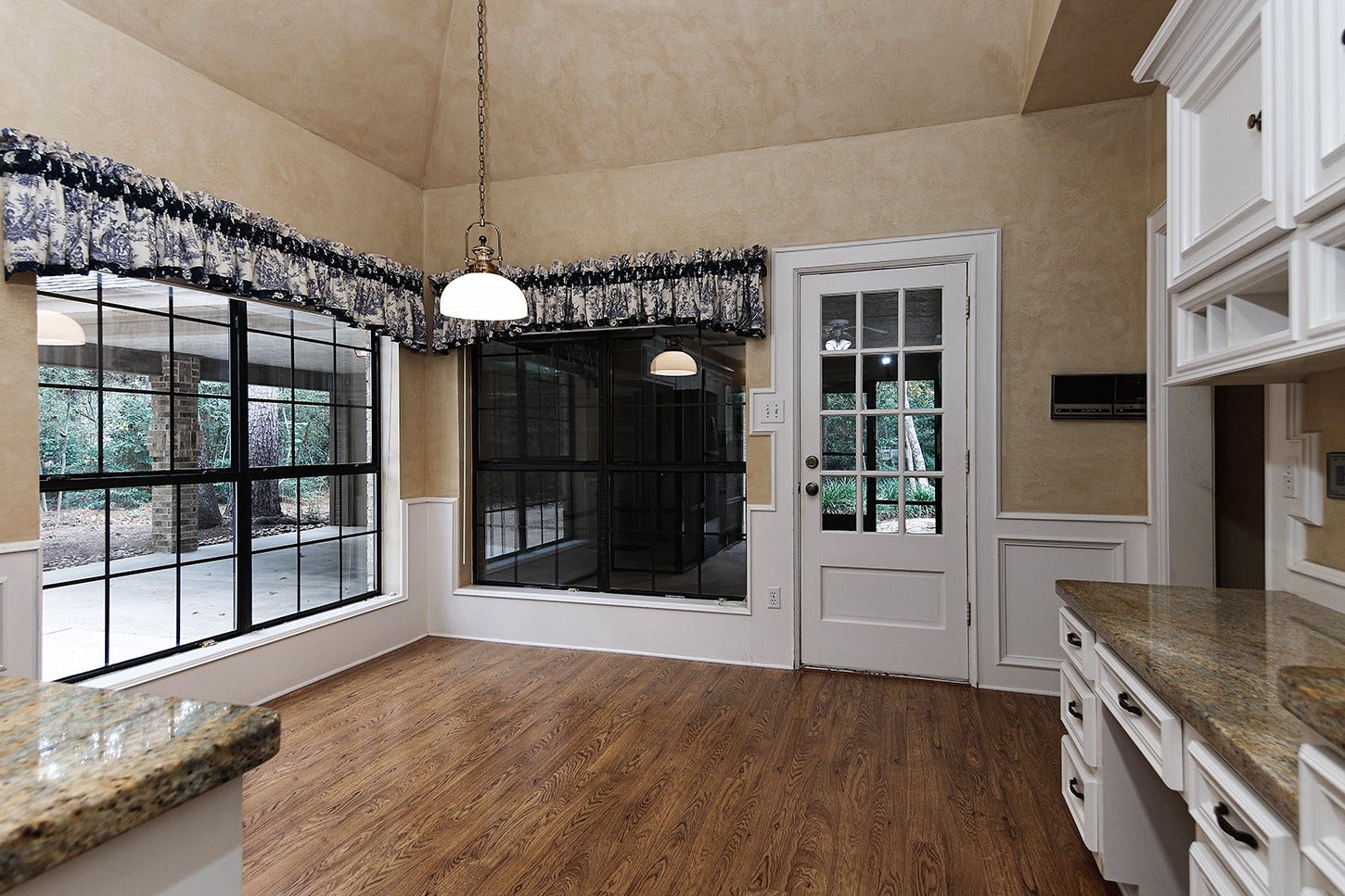 27 Firefall Court, The Woodlands, TX 77380 27 Firefall Court, The Woodlands, TX 77380