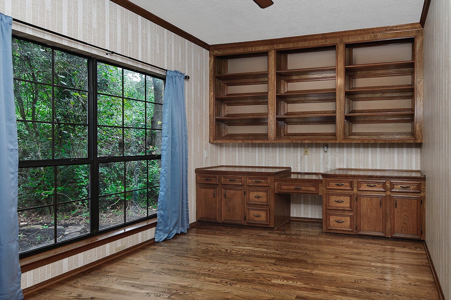 27 Firefall Court, The Woodlands, TX 77380 27 Firefall Court, The Woodlands, TX 77380