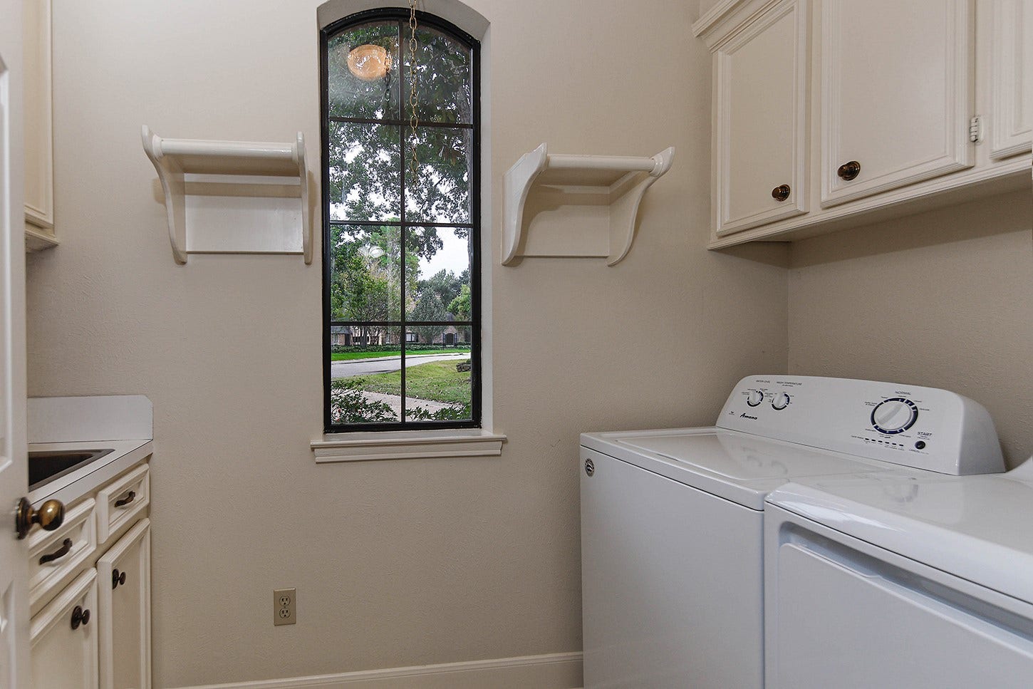 27 Firefall Court, The Woodlands, TX 77380 27 Firefall Court, The Woodlands, TX 77380