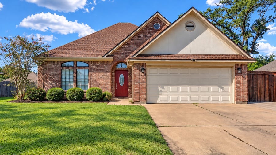Property photo for 714 Moore Street, Richwood, TX