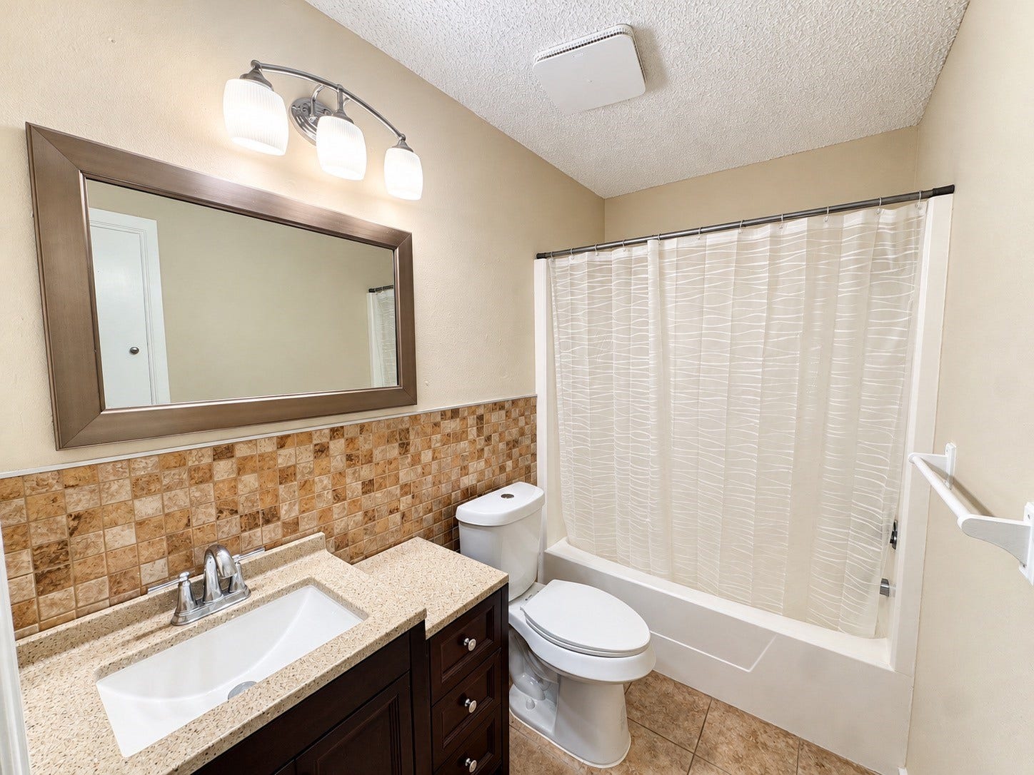 3130 Balzar Drive, Dickinson, TX 77539 Master Bath